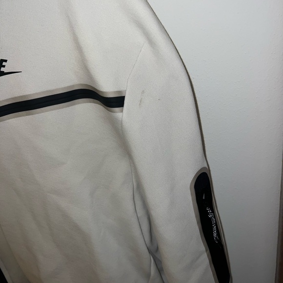 Nike Tech Fleece - Picture 4 of 4
